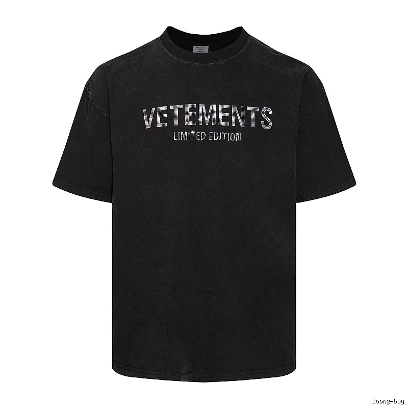 Logo Detail Statement graphic T-shirt Black Colorful Lucky with Relaxed Feel