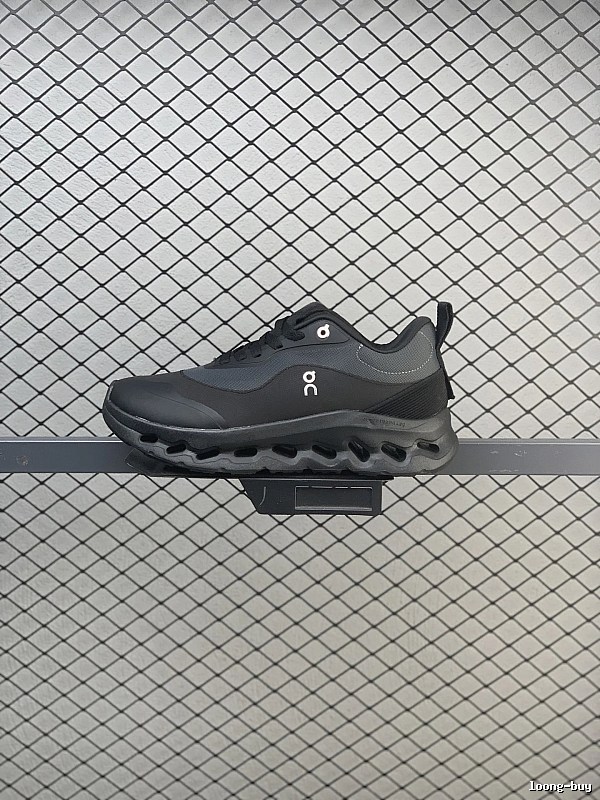 On Cloud Runners, Black and Technical Side Panels