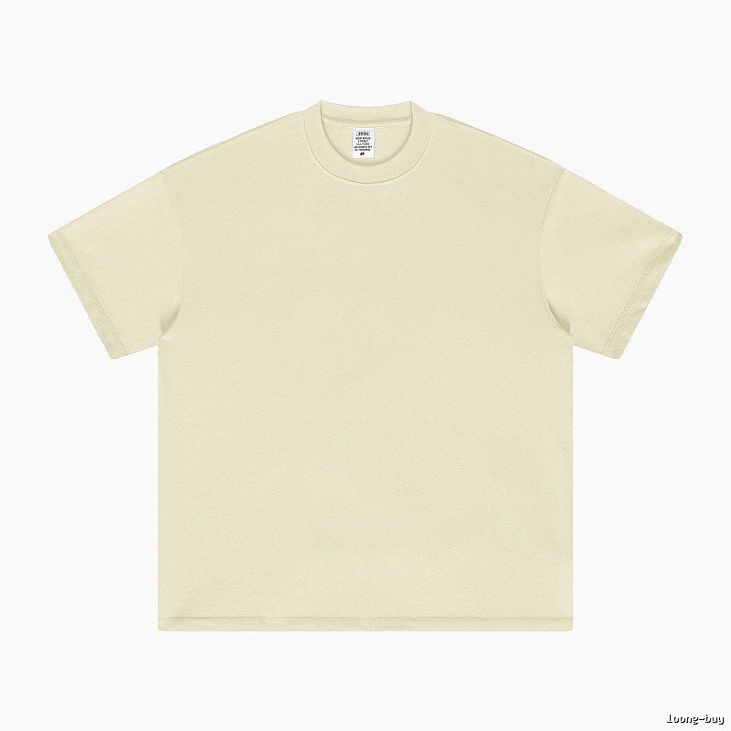 Patterned Plain white T-shirt Minimal White Short with Polished Detail