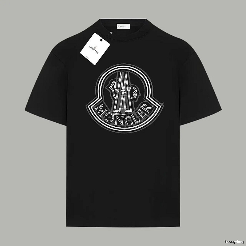 The classic black T-shirt of Moncler.