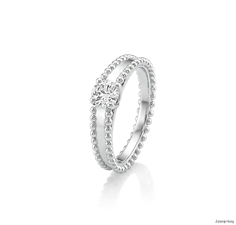 Van Cleef & Arpels diamond minimalist style ring